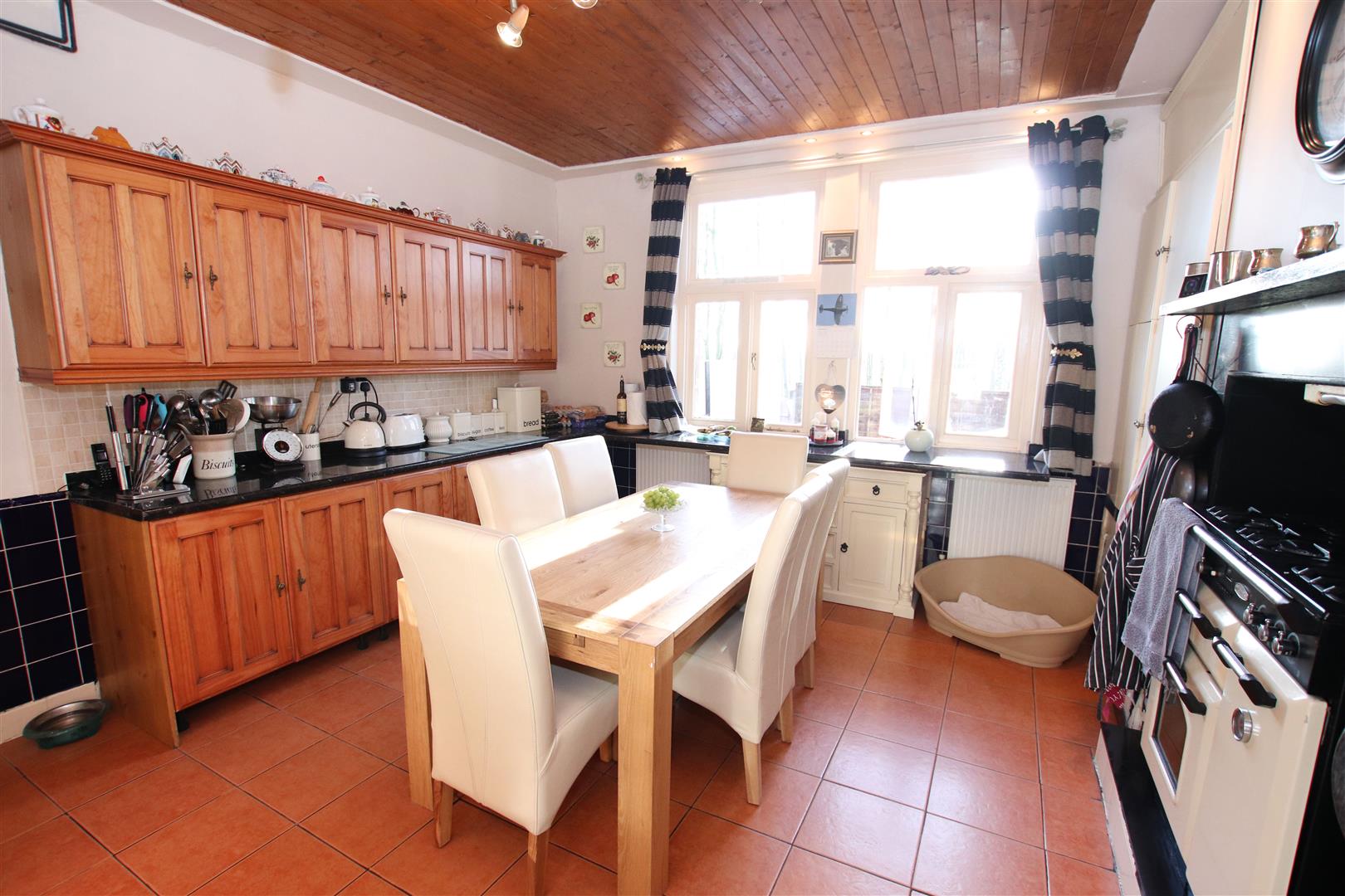 FITTED KITCHEN / BREAKFAST ROOM